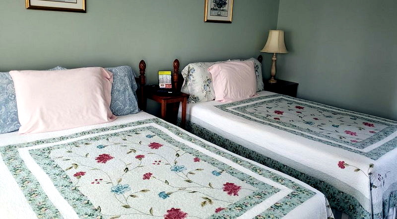 Colonial House Inn (Colonial House and Motel) - From Web Listing (newer photo)